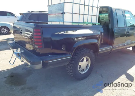 1997 Chevrolet C1500 Fleetside z USA, uszkodzony, nr VIN 2GCEC19W2V1161813